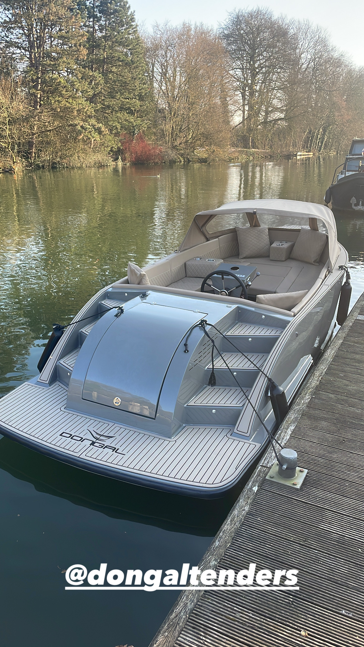 Instagram post 1: Dongal Tender op het water
